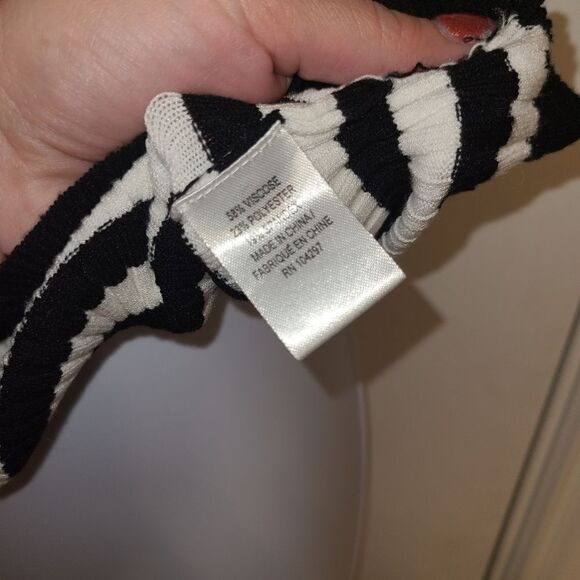 MILLY  turtleneck sleeveless striped sweater - Picture 4 of 4